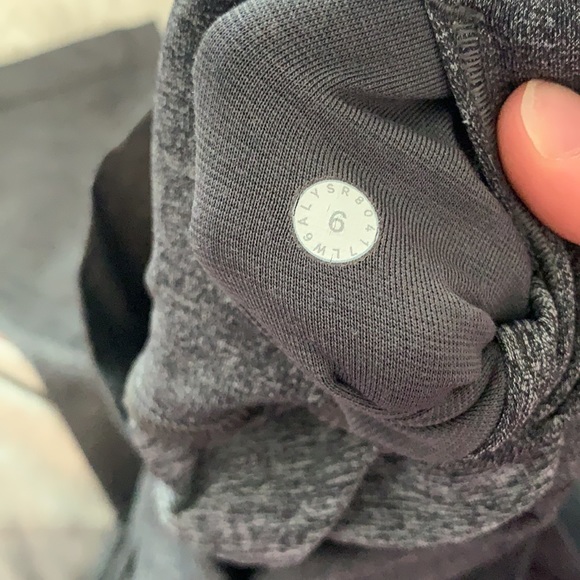 Lululemon grey leggings cropped - Picture 3 of 3
